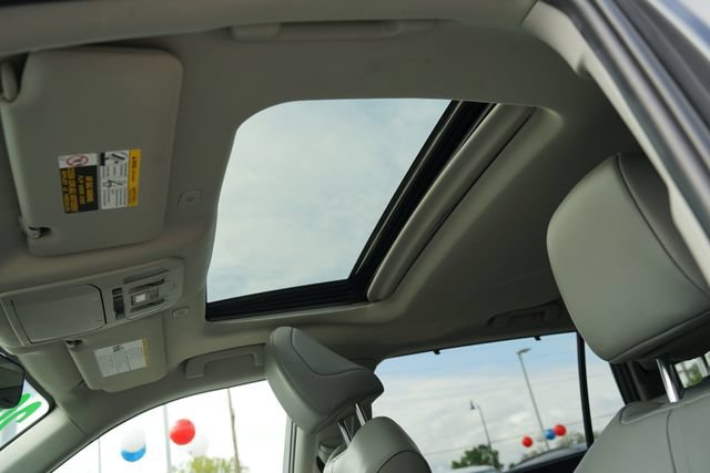 Used 2023 Toyota Highlander XLE AWD/4WD image 14