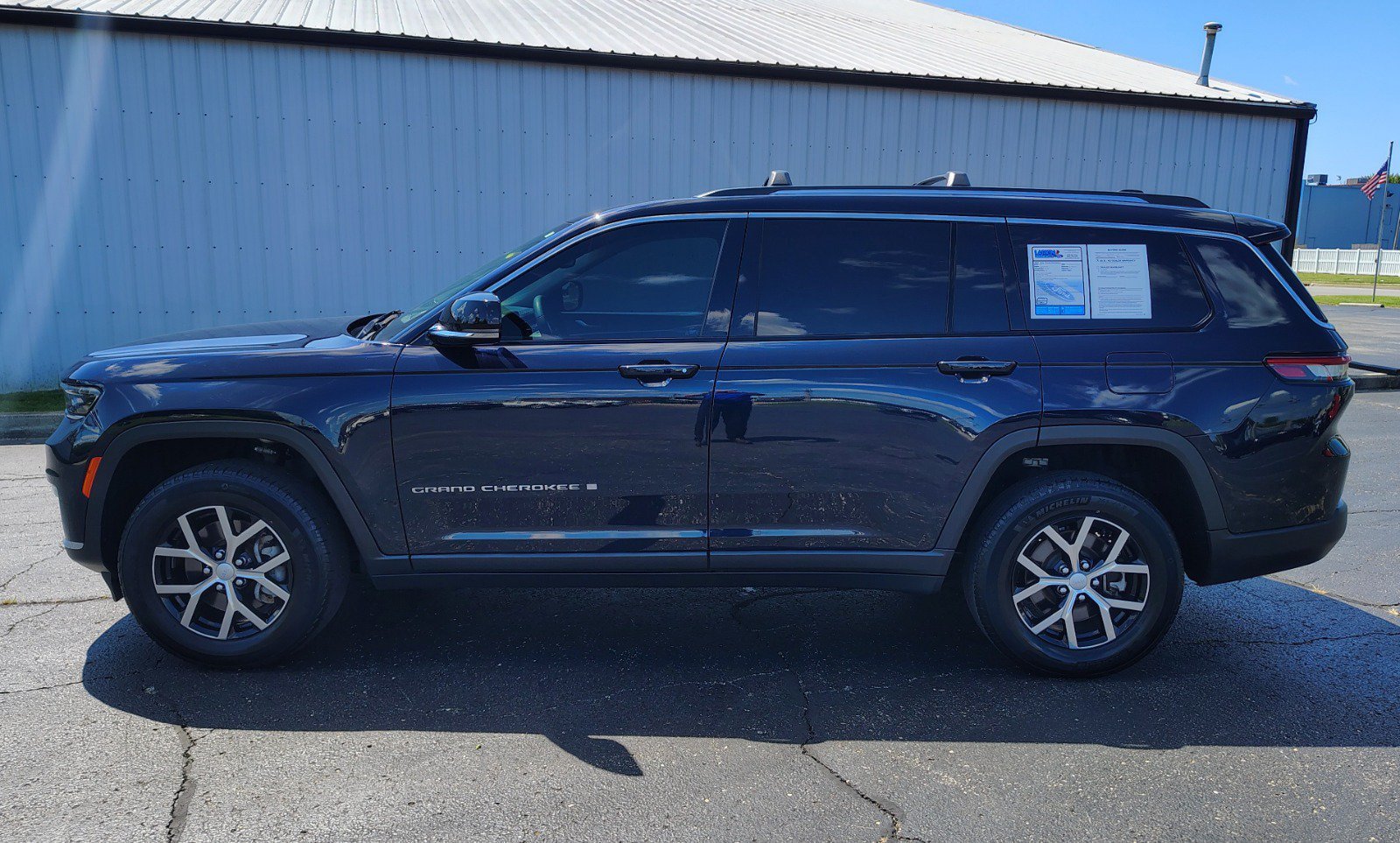 Used 2023 Jeep Grand Cherokee L Limited AWD/4WD image 8