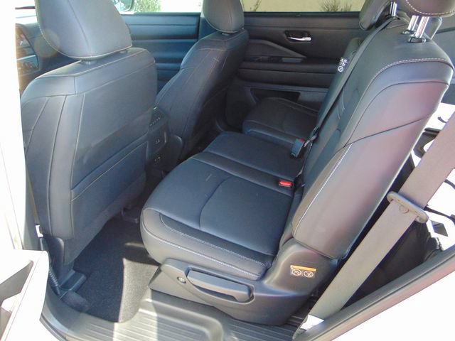 Used 2022 Nissan Pathfinder SL w/ SL Black Package AWD/4WD image 21