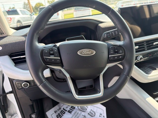 Certified 2025 Ford Explorer Platinum w/ Ultimate Package AWD/4WD image 15
