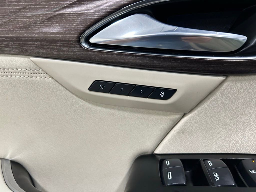Used 2021 Buick Envision Avenir AWD/4WD image 17