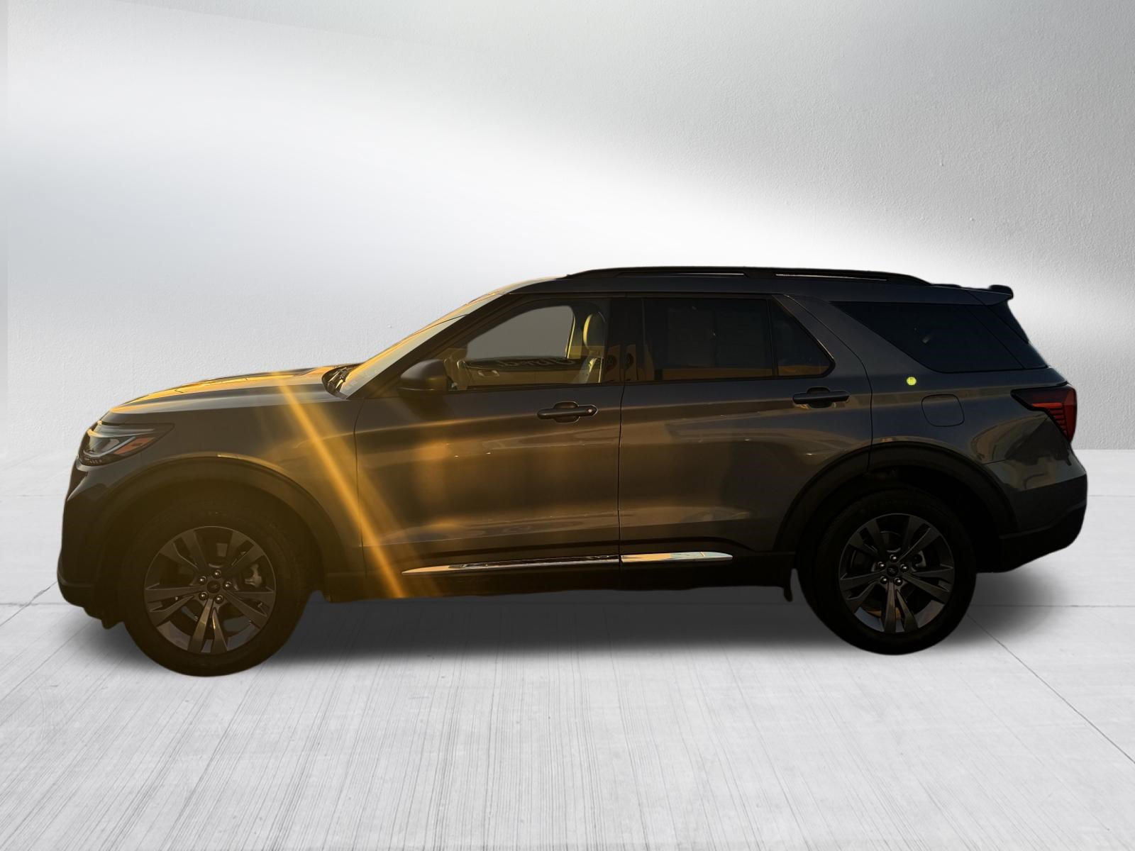 Certified 2025 Ford Explorer Active w/ Active Comfort Package AWD/4WD image 4