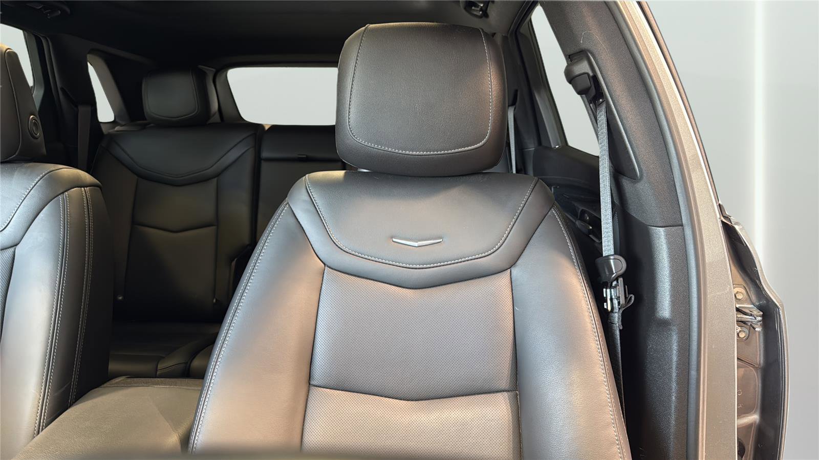 Used 2023 Cadillac XT5 Premium Luxury w/ Technology Package AWD/4WD image 27