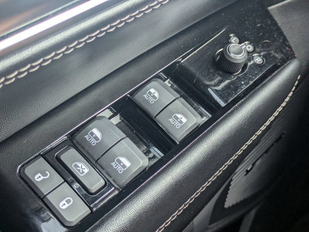Used 2023 Jeep Wagoneer Series II AWD/4WD image 25