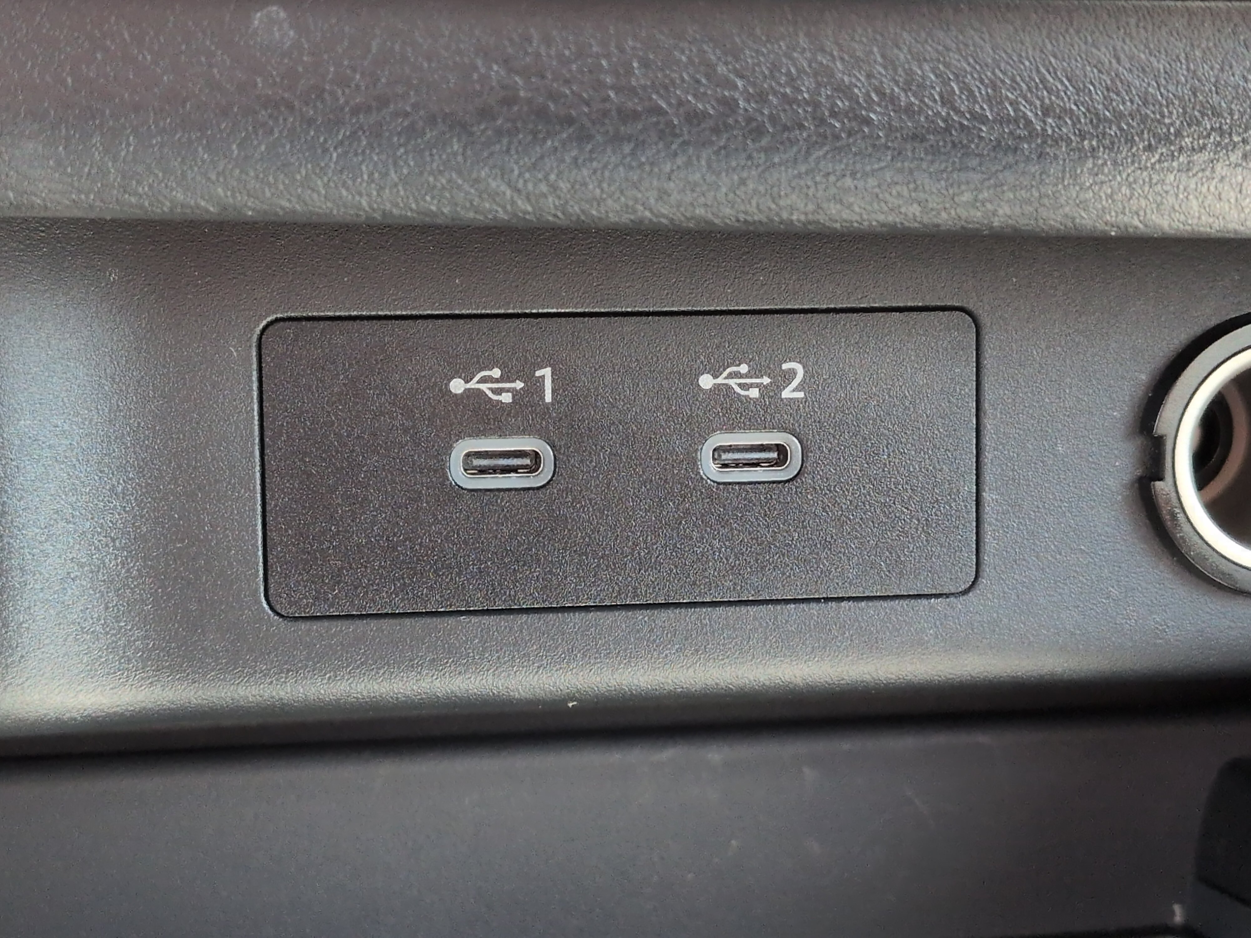 Used 2025 Nissan Rogue SV w/ SV Premium Package FWD image 20