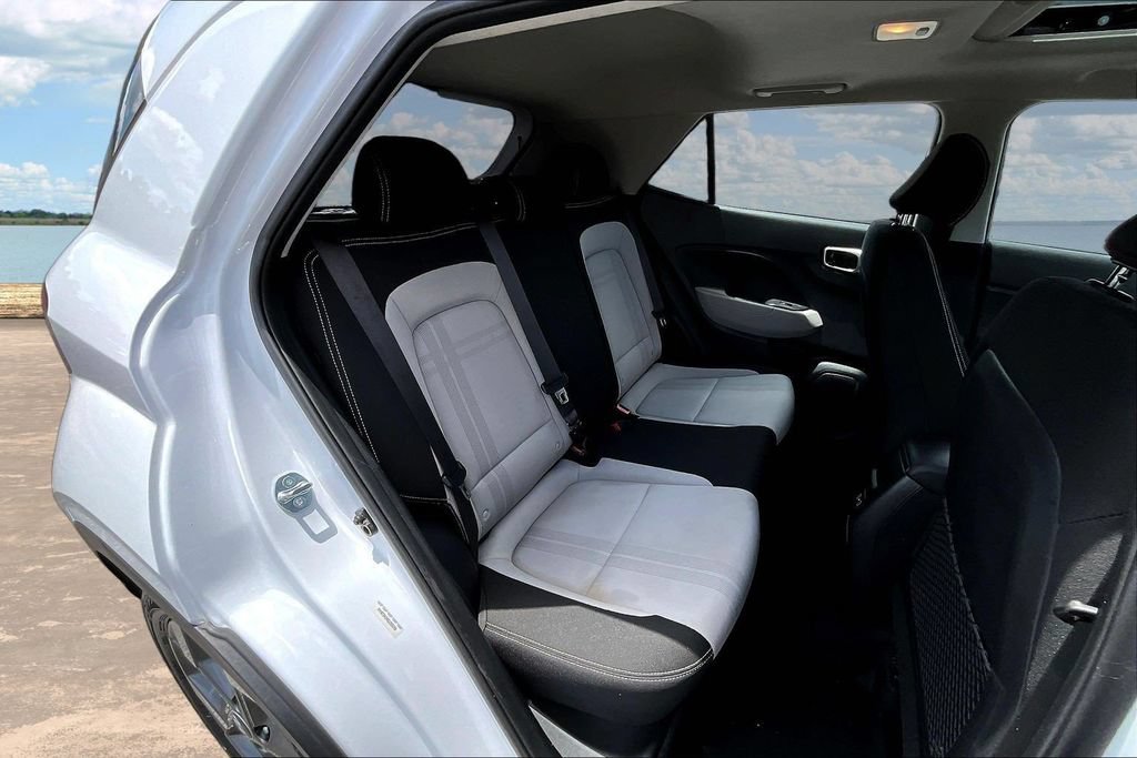 Used 2025 Hyundai Venue SEL FWD image 27
