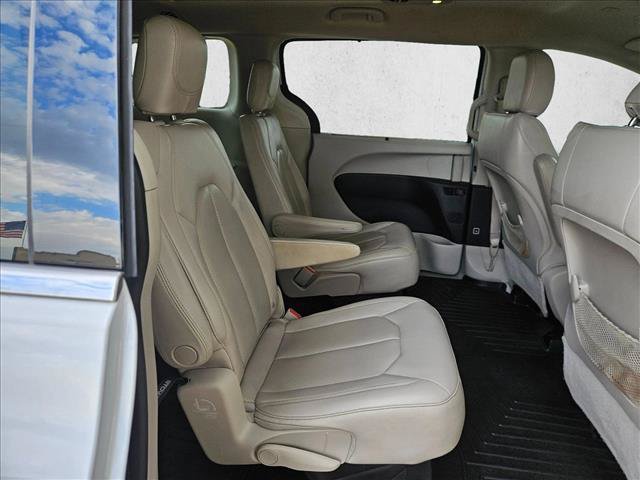 Used 2021 Chrysler Voyager Lxi FWD image 17