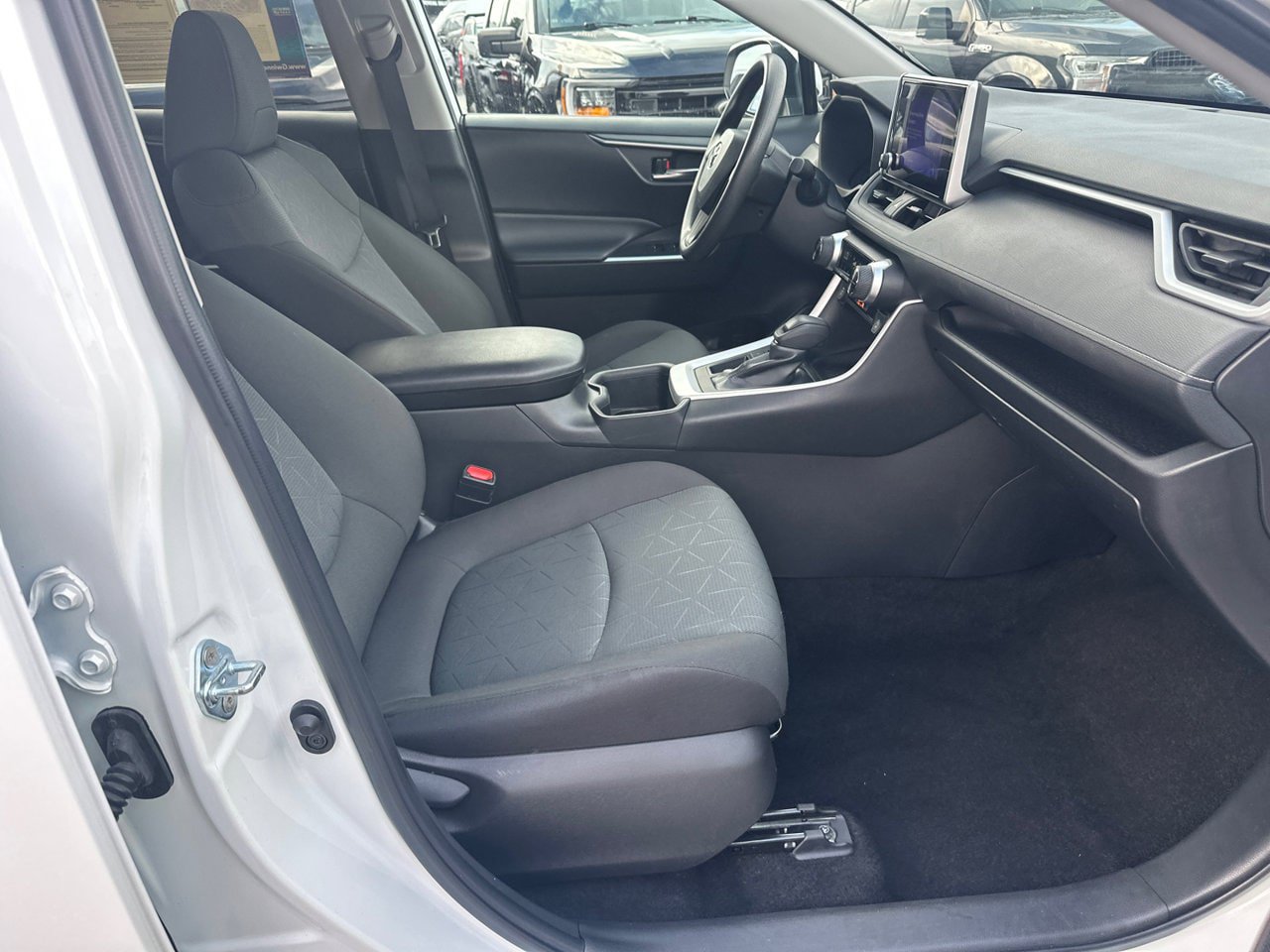 Used 2024 Toyota RAV4 XLE FWD image 15