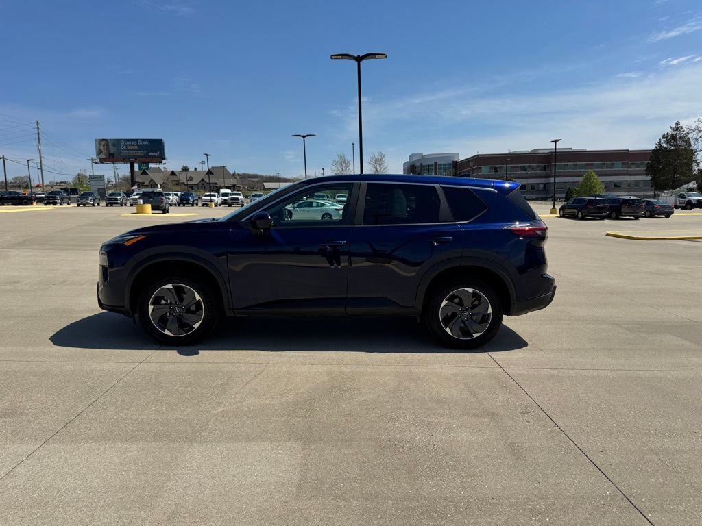 Used 2025 Nissan Rogue SV AWD/4WD image 8