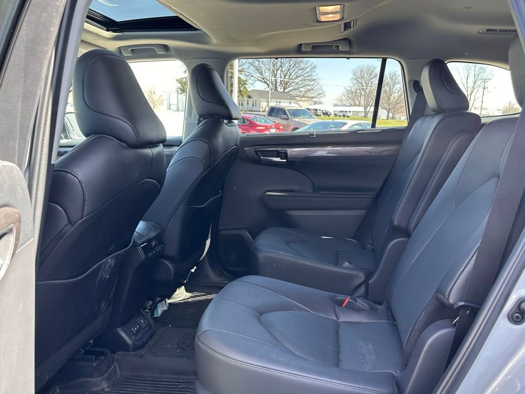 Used 2024 Toyota Highlander Limited AWD/4WD image 14