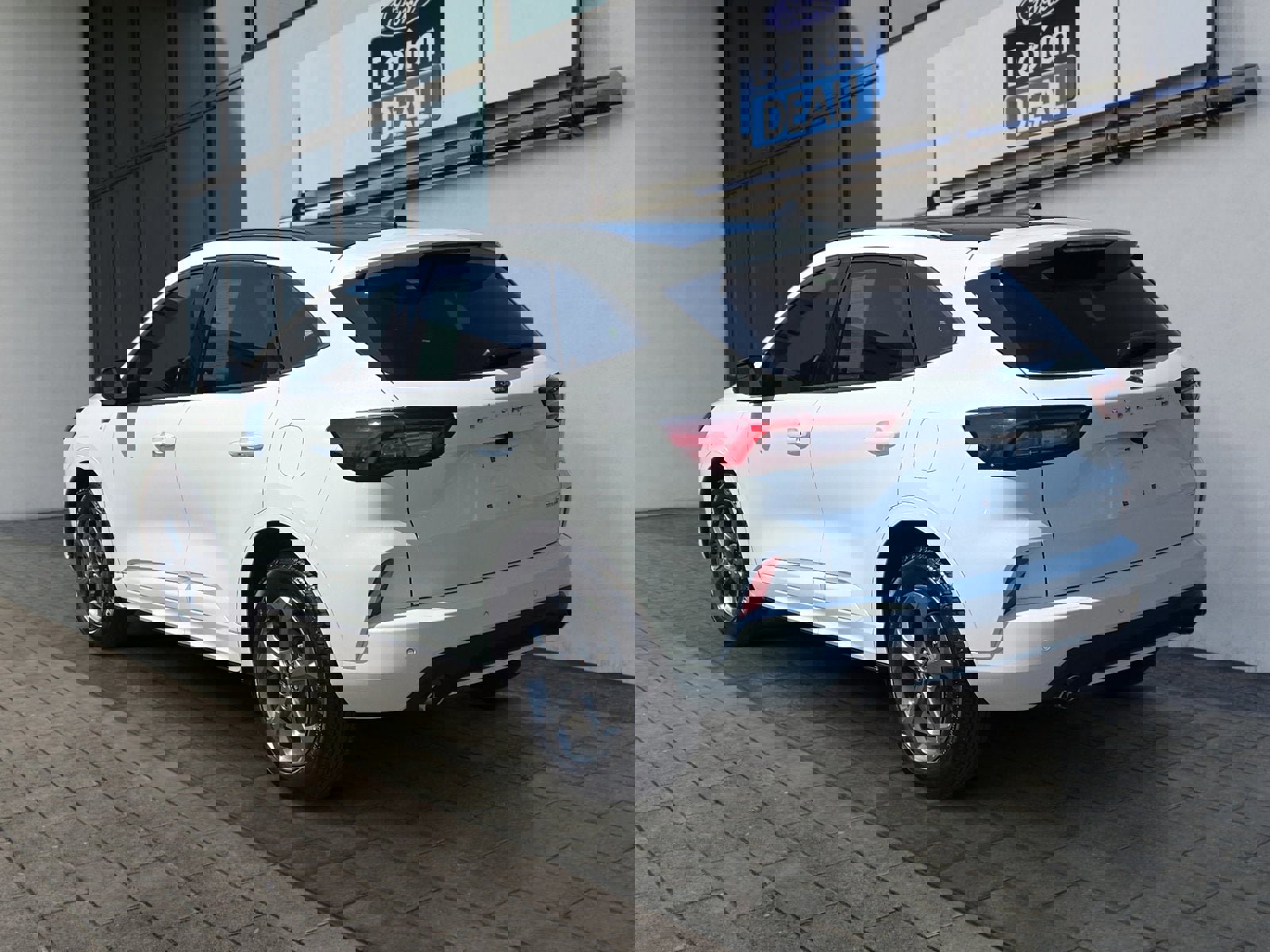 Certified 2023 Ford Escape ST-Line w/ Tech Pack #1 AWD/4WD image 3