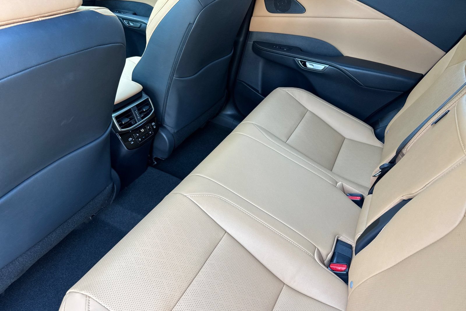 Used 2023 Lexus RX 350 w/ Cold Area Package AWD/4WD image 13