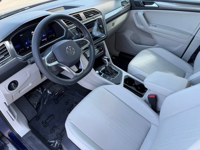 Used 2023 Volkswagen Tiguan SE w/ Panoramic Sunroof Package FWD image 14
