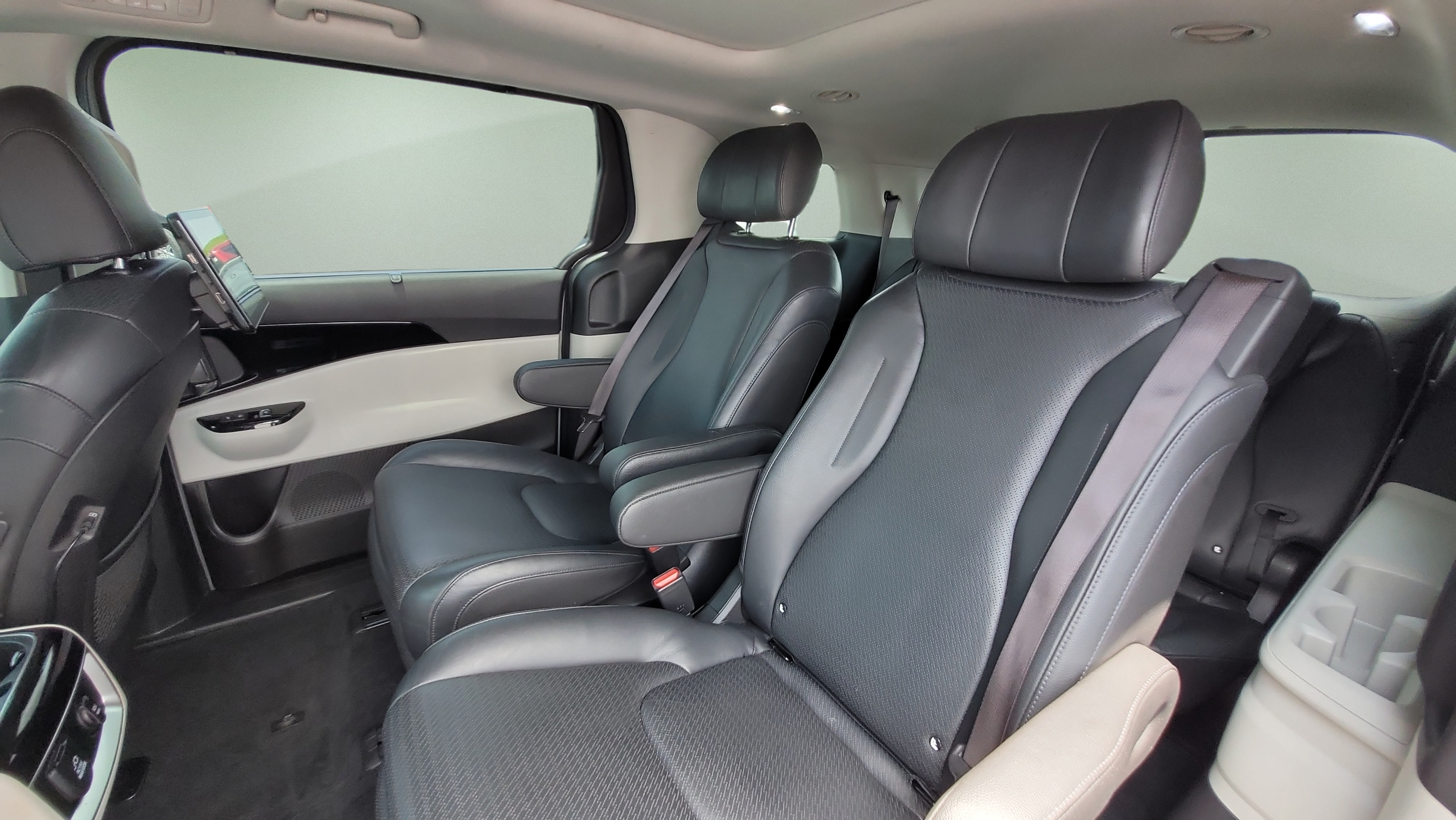 Used 2022 Kia Carnival SX Prestige FWD image 18