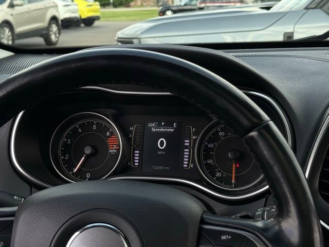 Used 2020 Jeep Cherokee Latitude w/ Cold Weather Group AWD/4WD image 7