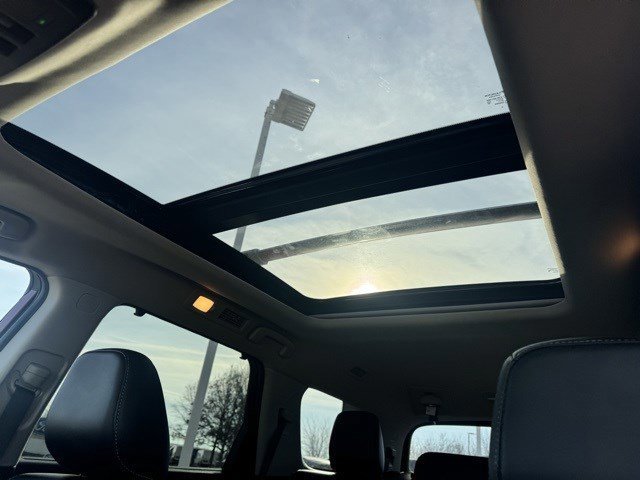 Used 2024 Nissan Pathfinder Platinum w/ Cargo Package image 20