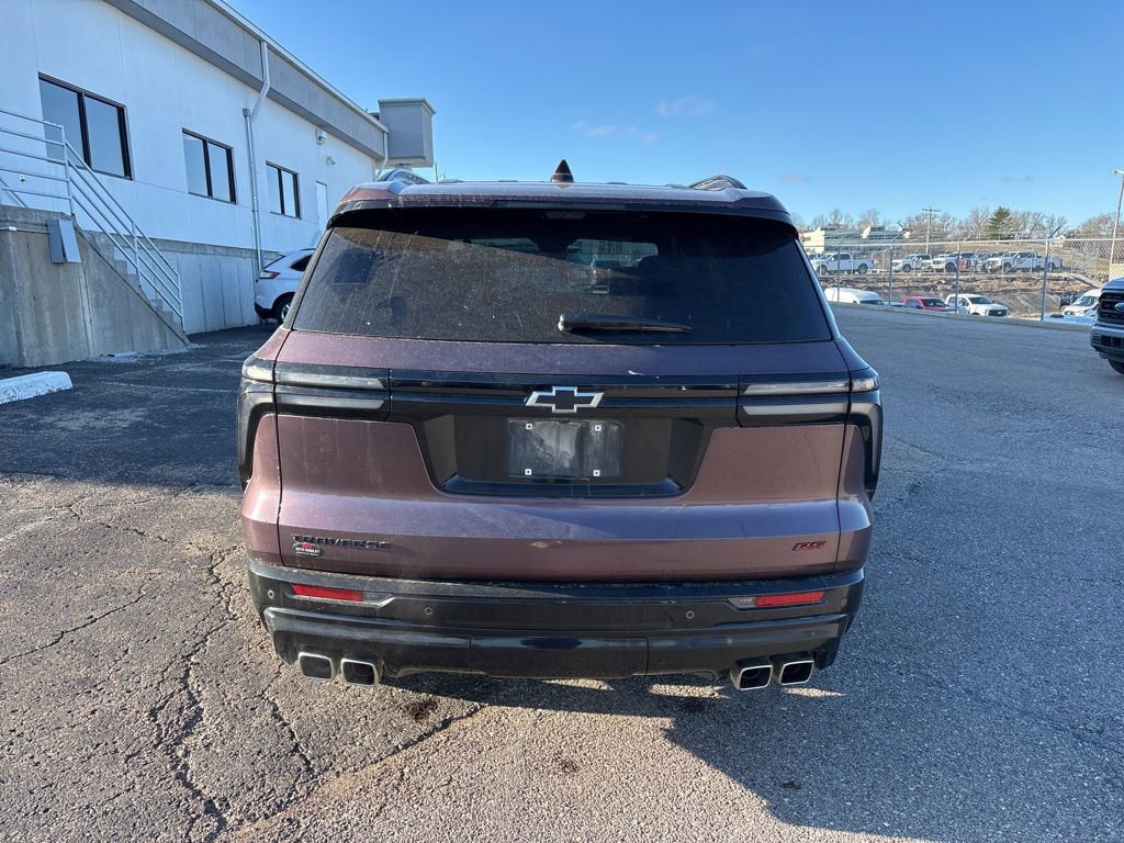Used 2024 Chevrolet Traverse RS image 3