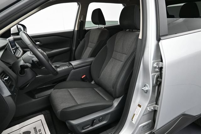 Used 2025 Nissan Rogue SV FWD image 10