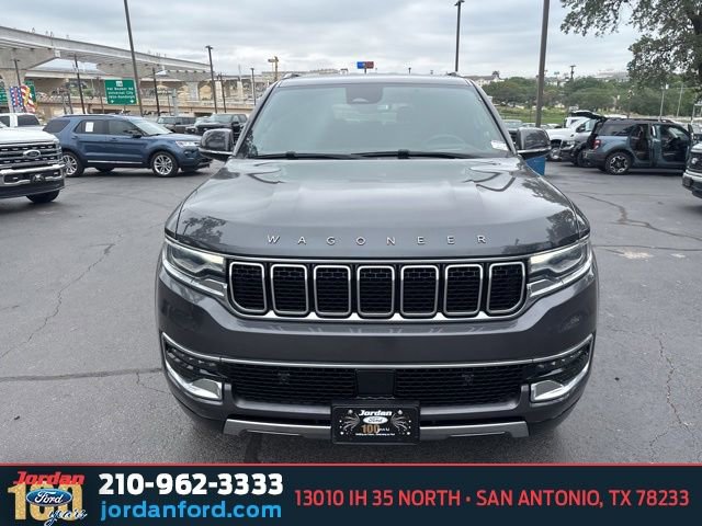 Used 2022 Jeep Wagoneer Series III AWD/4WD image 2