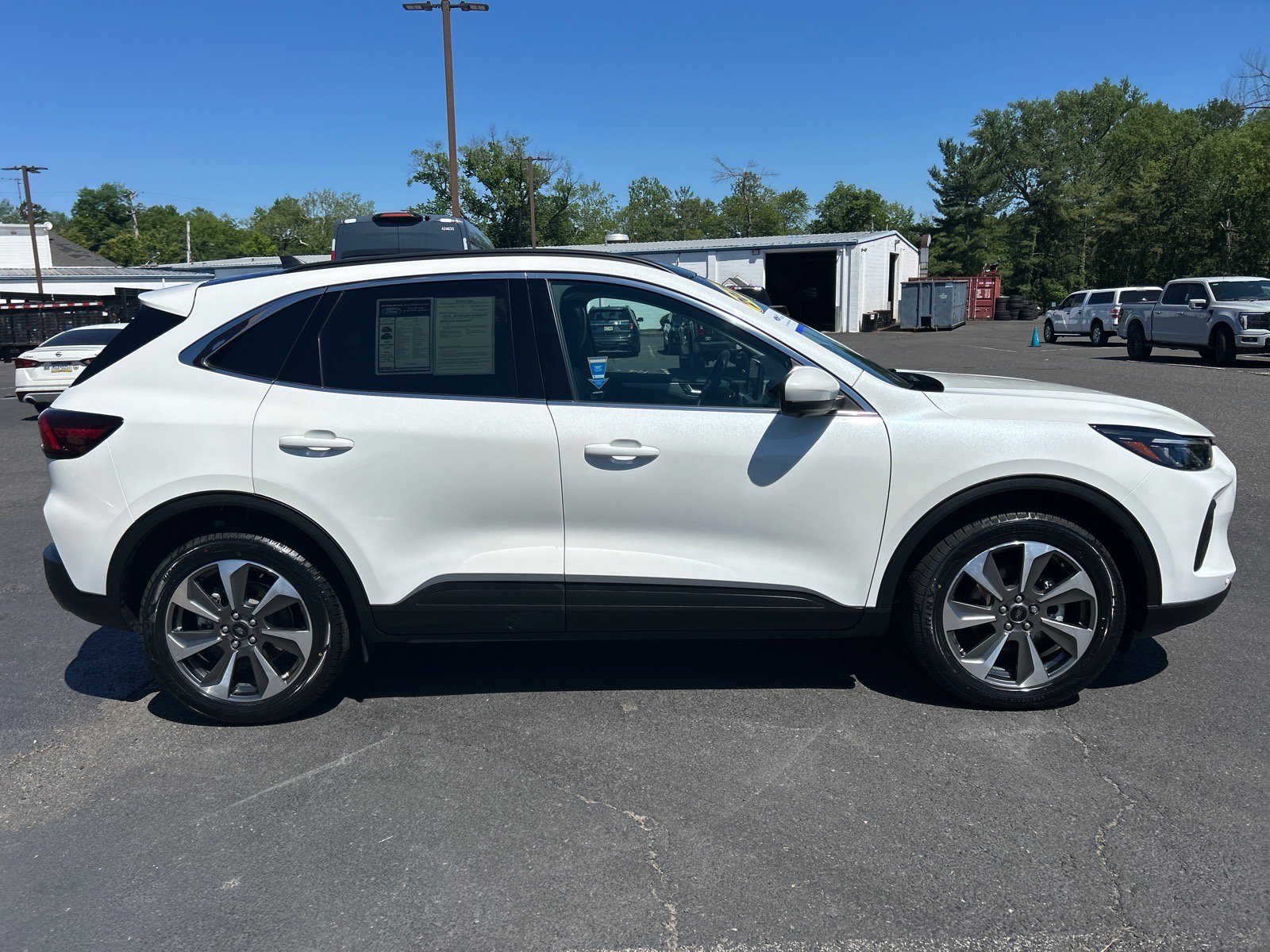 Certified 2024 Ford Escape Platinum w/ Class II Trailer Tow Package AWD/4WD image 18