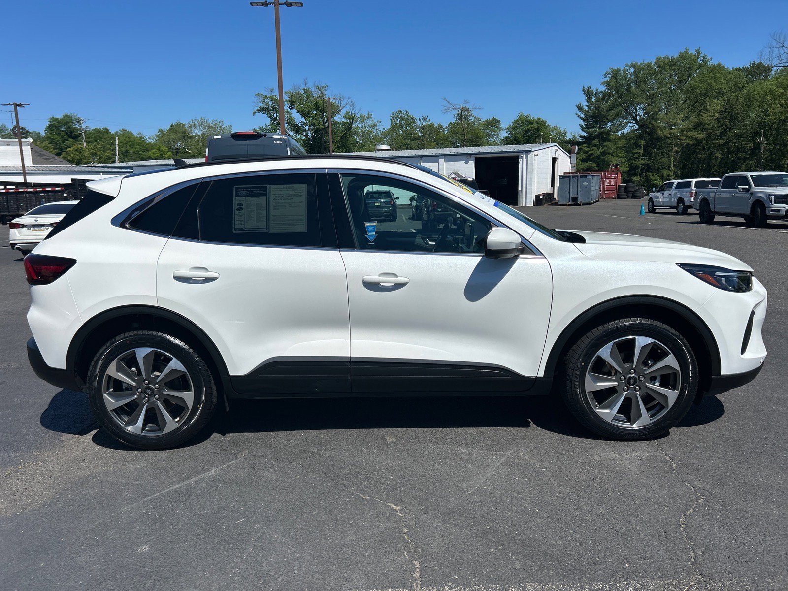 Certified 2024 Ford Escape Platinum w/ Class II Trailer Tow Package AWD/4WD image 18