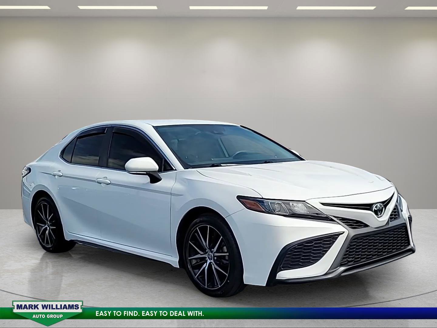 Used 2023 Toyota Camry SE image 1
