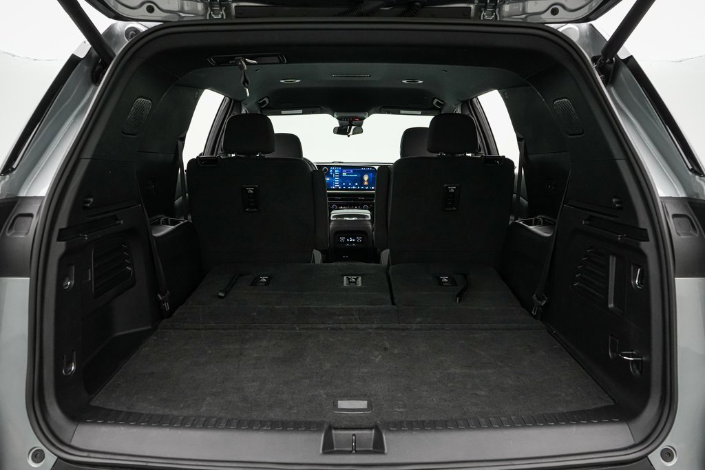 Used 2025 Chevrolet Traverse LT image 21