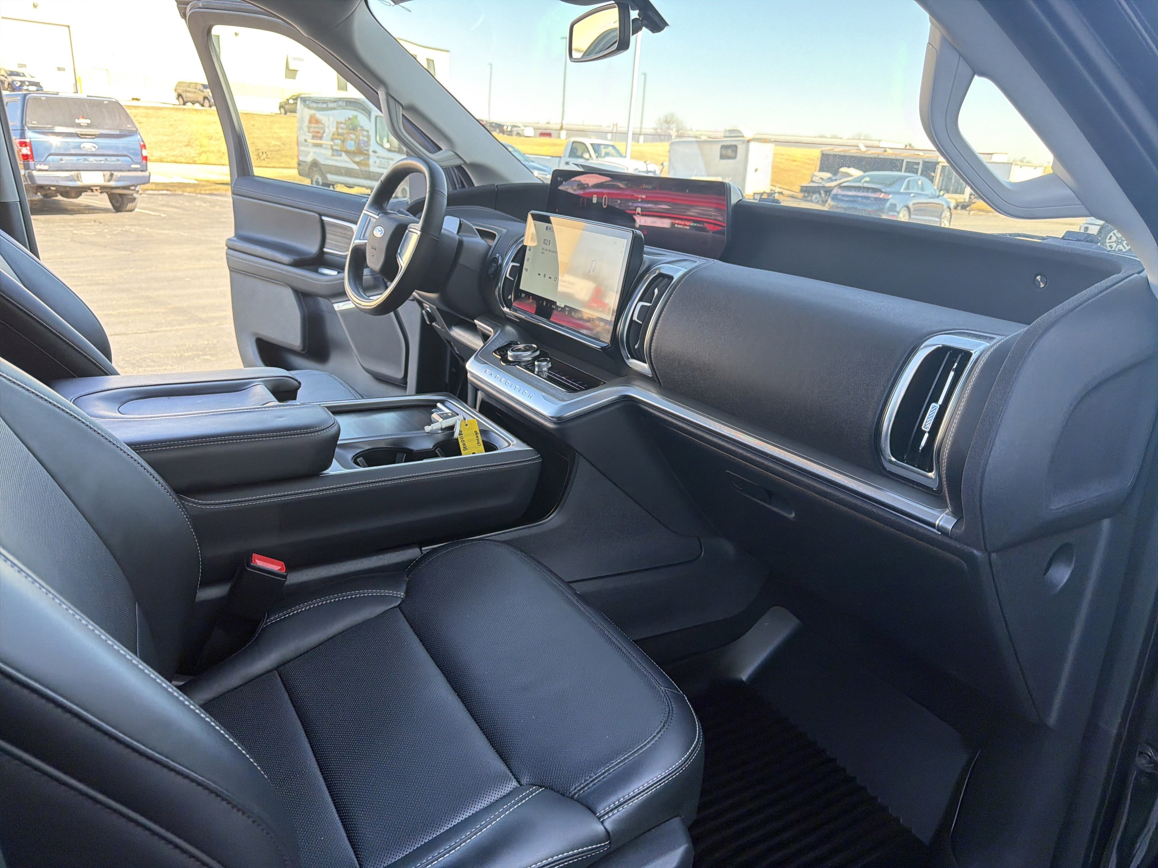 Certified 2025 Ford Expedition Platinum image 39