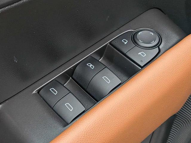 Used 2024 GMC Canyon AT4 image 17