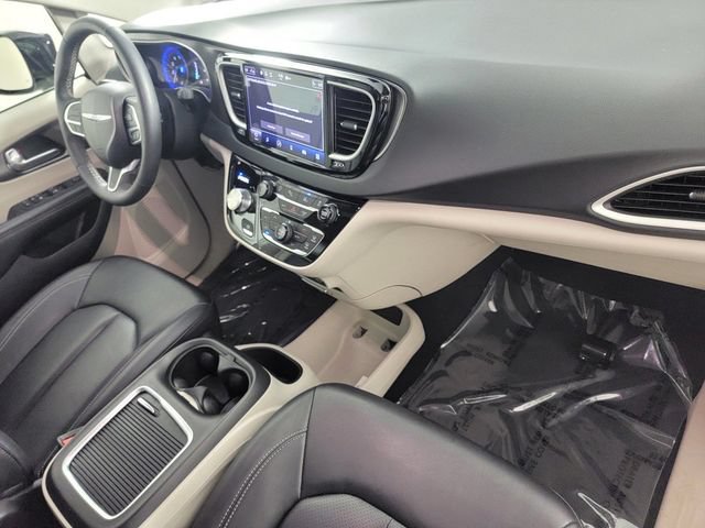 Used 2024 Chrysler Pacifica Touring-L FWD image 19