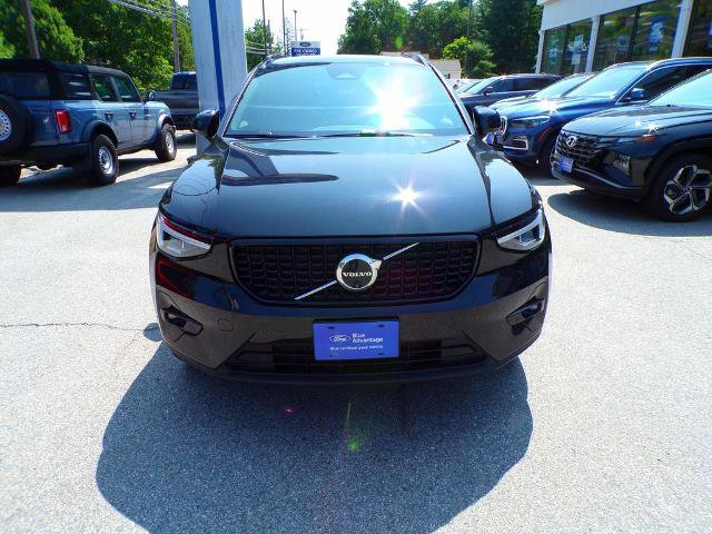 Used 2025 Volvo XC40 B5 Plus AWD/4WD image 2