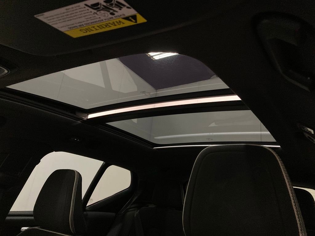 Used 2021 Volvo XC40 T5 R-Design image 21