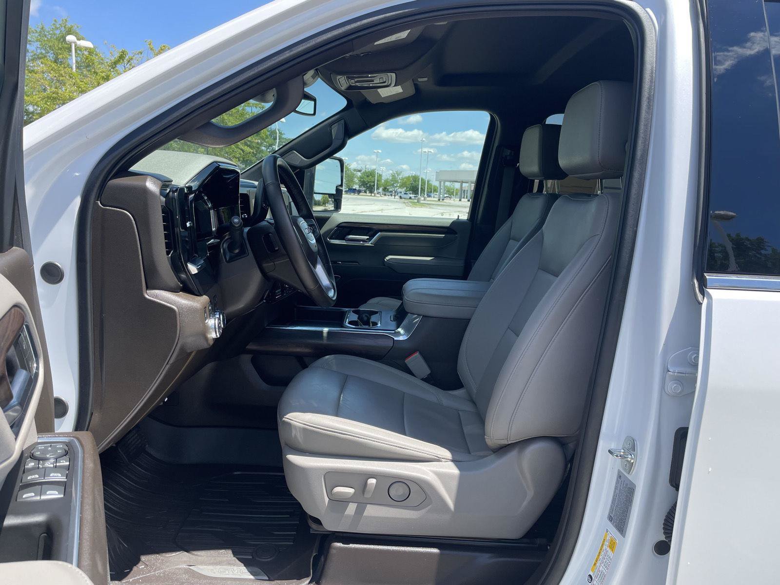 Used 2024 GMC Sierra 2500 SLT w/ SLT Premium Package AWD/4WD image 17
