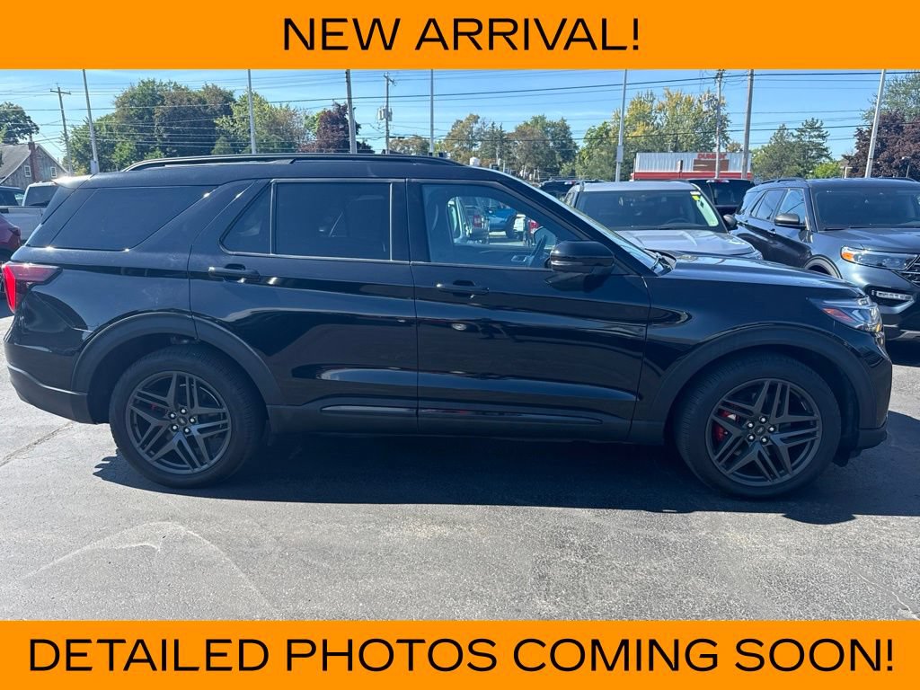 Certified 2025 Ford Explorer ST AWD/4WD image 3