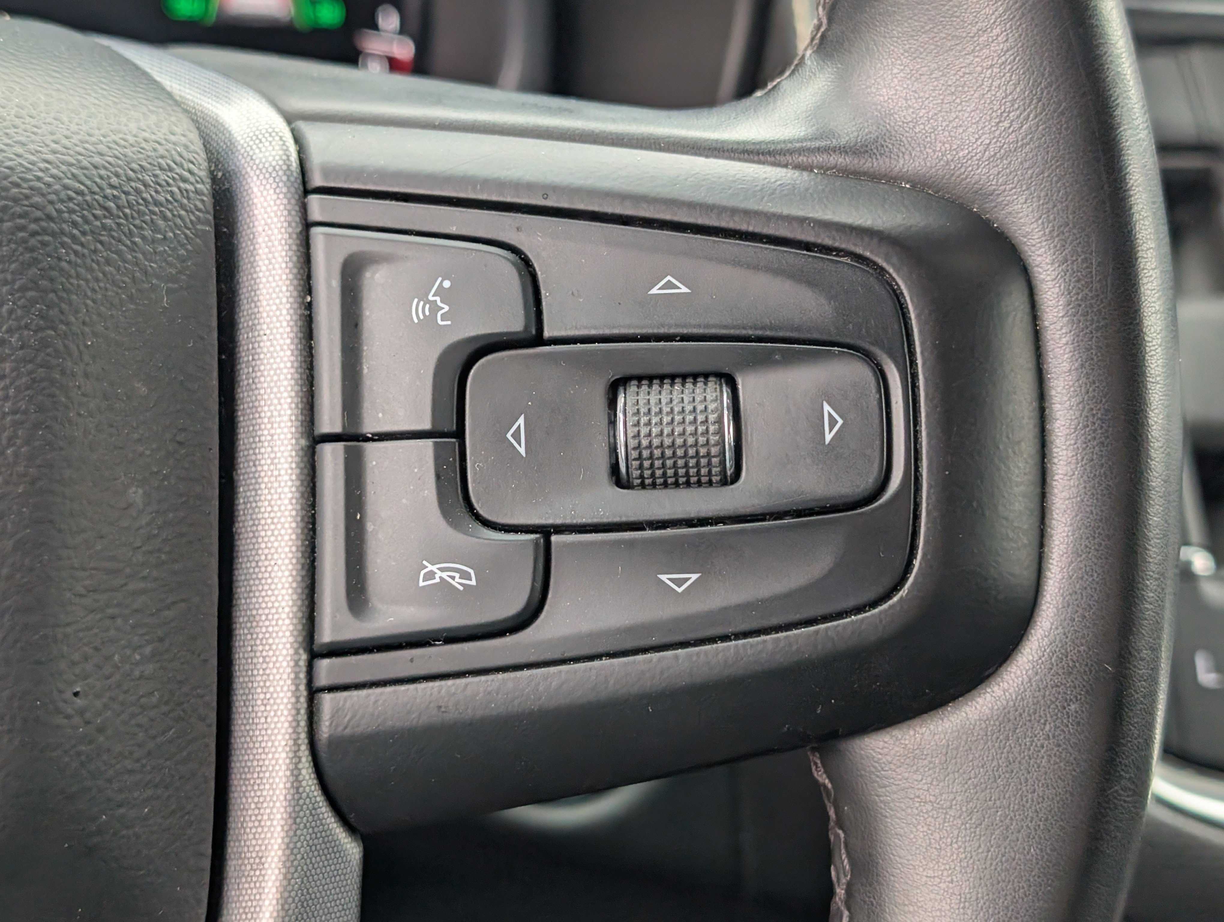 Used 2023 GMC Yukon SLT image 21