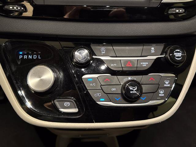 Used 2023 Chrysler Voyager LX FWD image 28