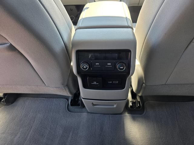 Used 2023 GMC Acadia SLE w/ Driver Convenience Package AWD/4WD image 19