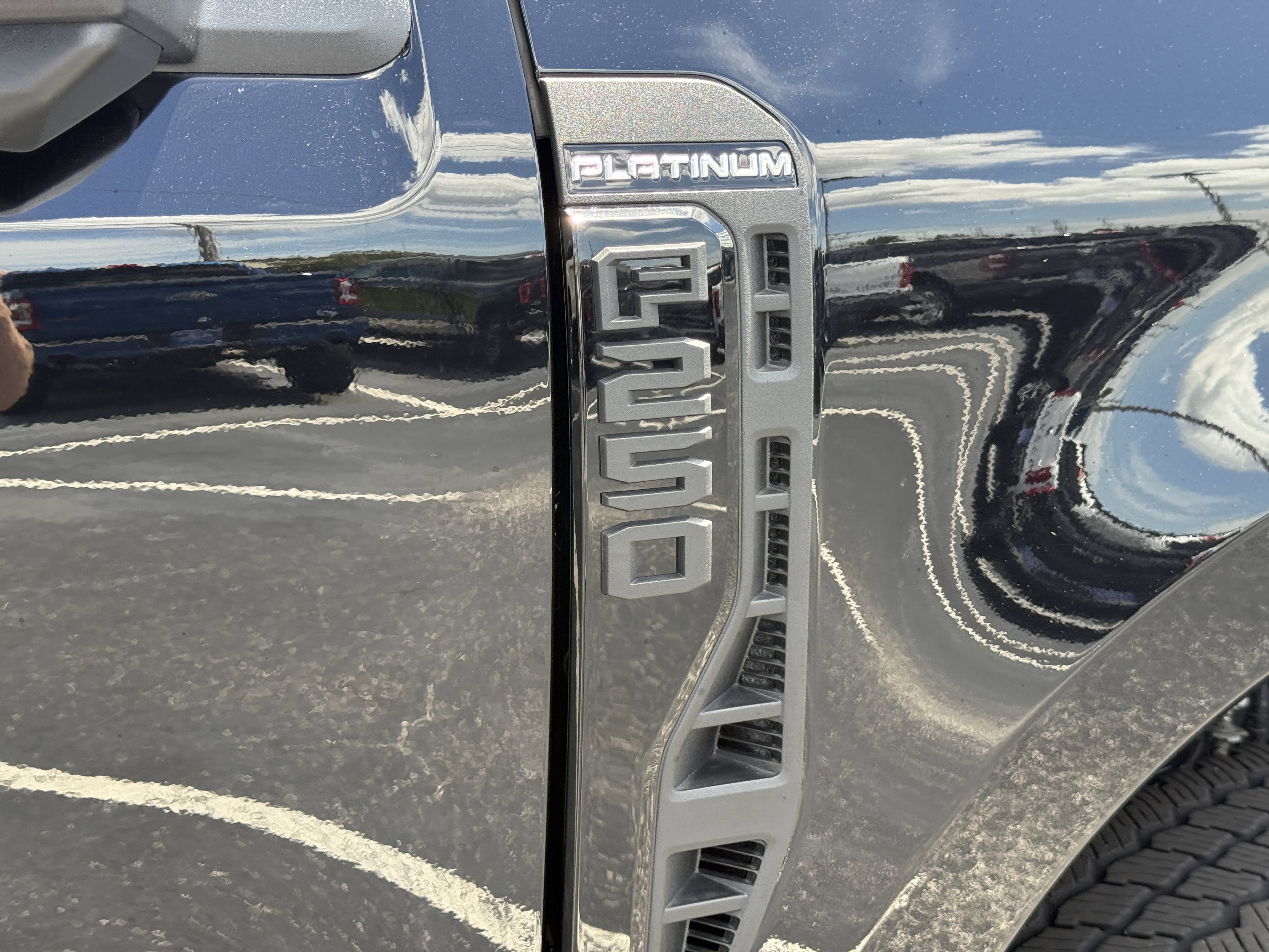 Certified 2025 Ford F250 Platinum w/ FX4 Off-Road Package image 9