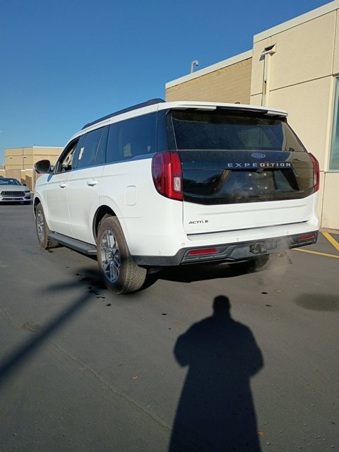 Certified 2025 Ford Expedition Active AWD/4WD image 4