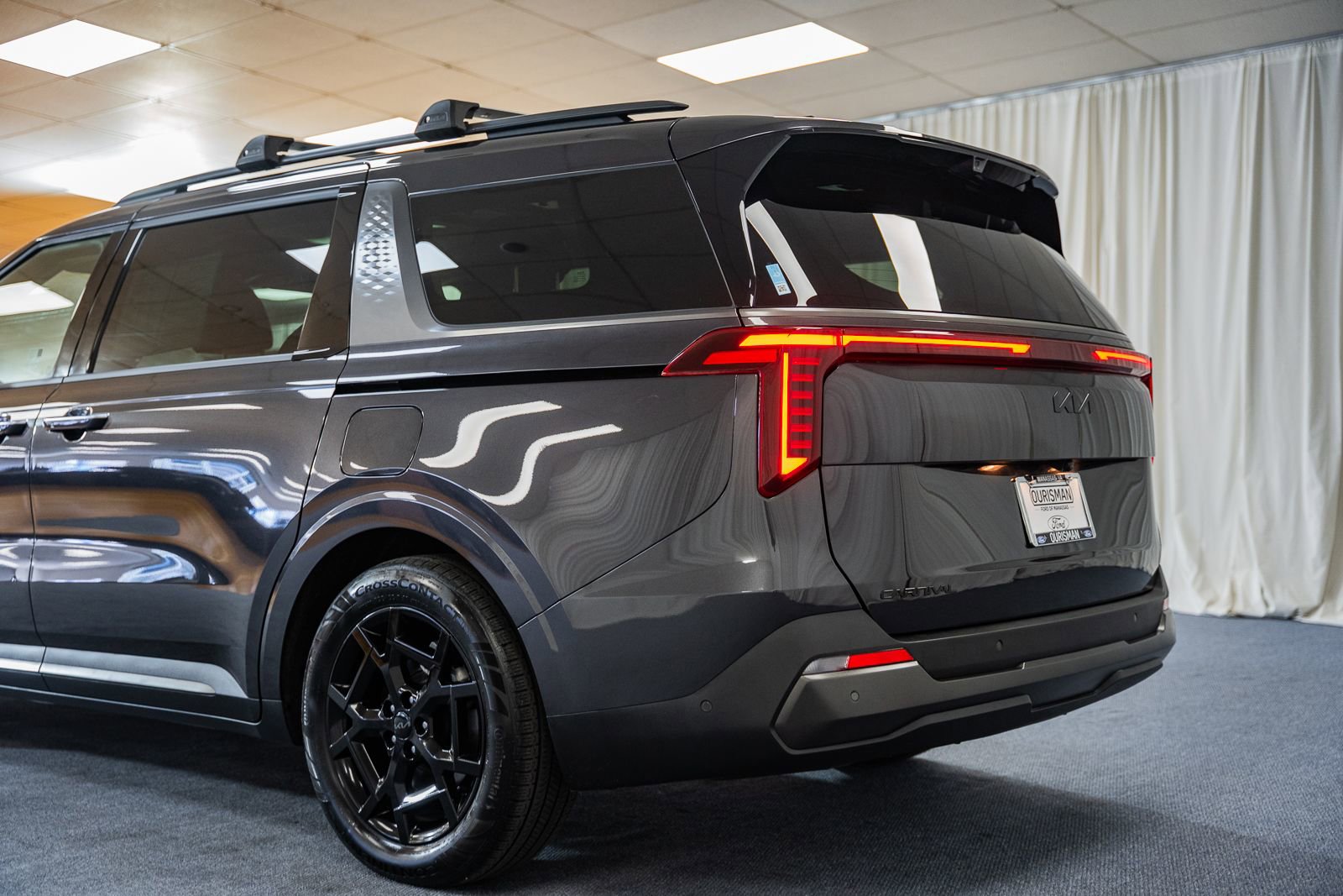 Used 2025 Kia Carnival SX Prestige image 6