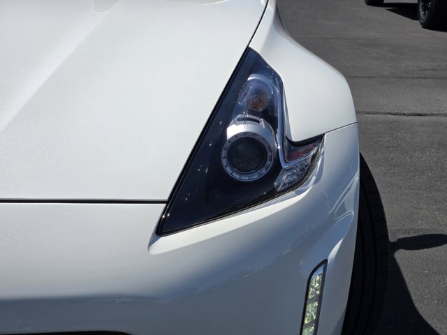 Used 2020 Nissan 370Z Coupe RWD image 11