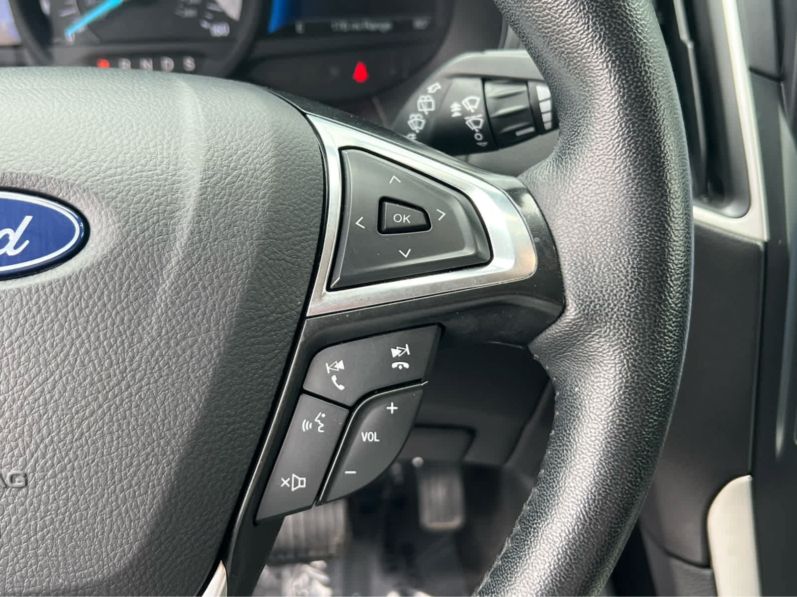 Certified 2024 Ford Edge SEL AWD/4WD image 32