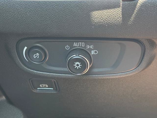 Used 2024 GMC Terrain SLE AWD/4WD image 17
