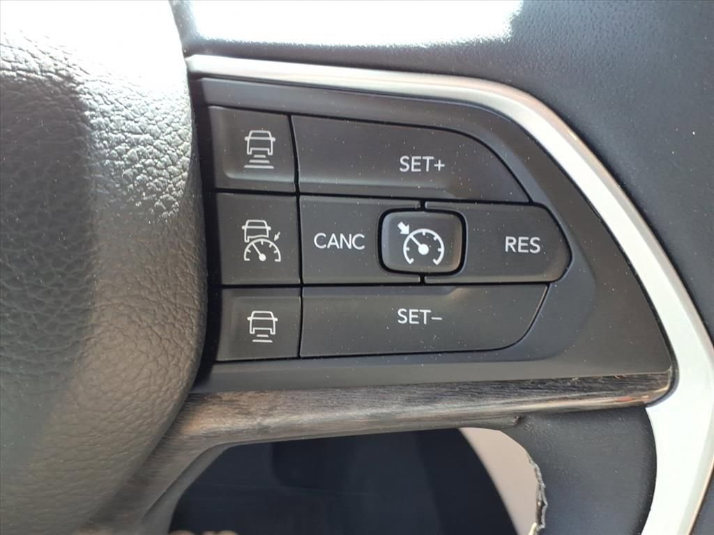 Used 2023 Jeep Grand Cherokee L Limited AWD/4WD image 22