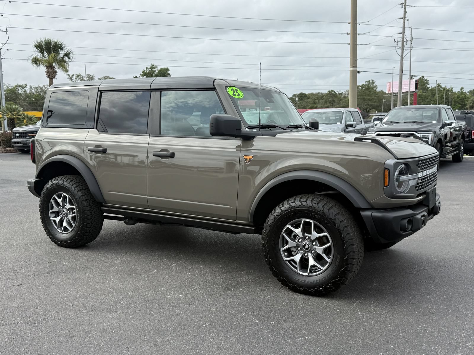 Certified 2025 Ford Bronco Badlands AWD/4WD image 2