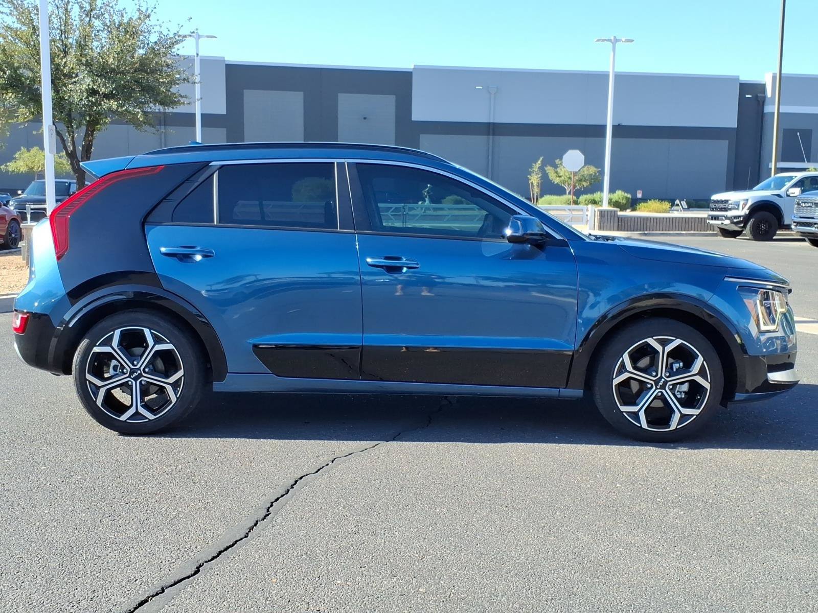 Used 2023 Kia Niro SX Touring FWD image 6