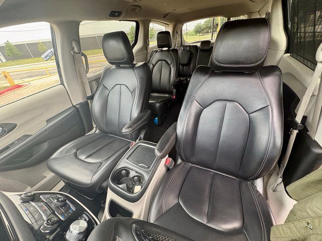 Used 2024 Chrysler Pacifica Touring-L FWD image 16