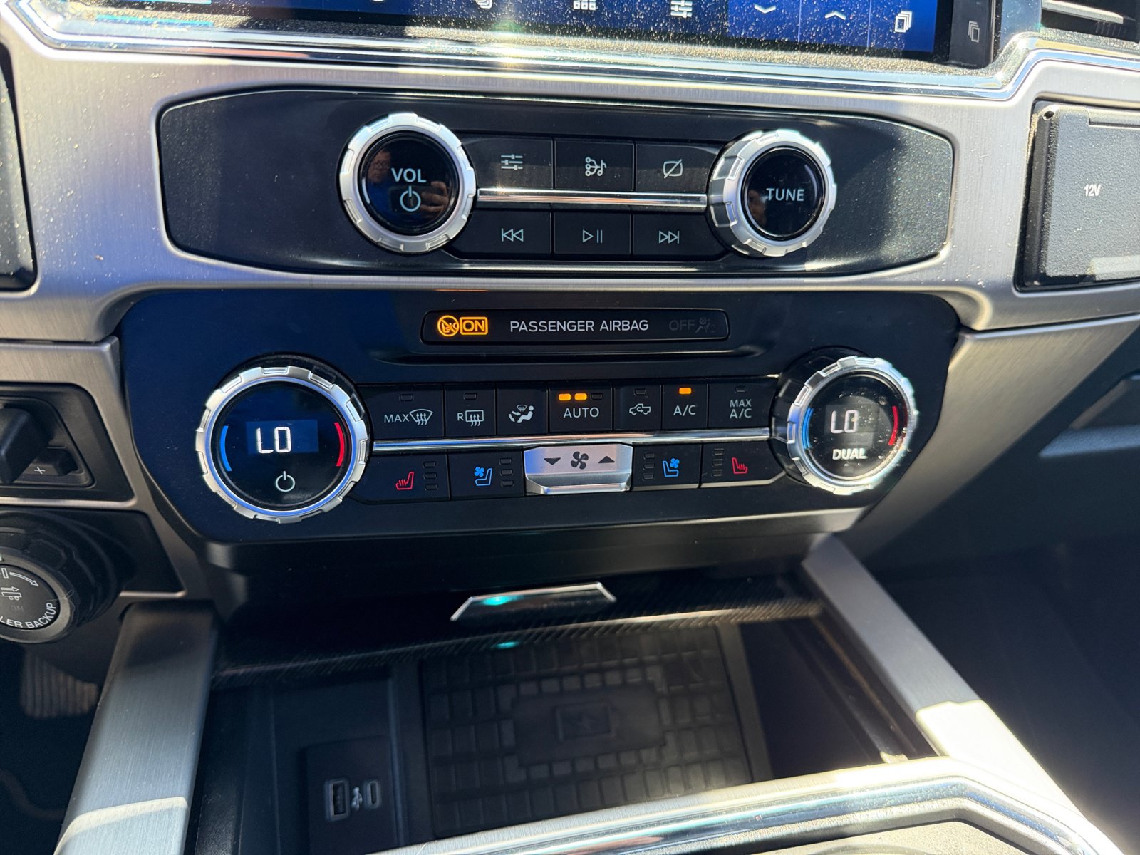 Certified 2022 Ford F450 Platinum AWD/4WD image 24