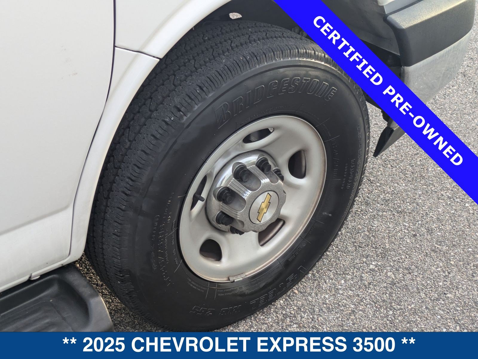 Used 2025 Chevrolet Express 3500 LT w/ LT Preferred Equipment Group RWD image 13