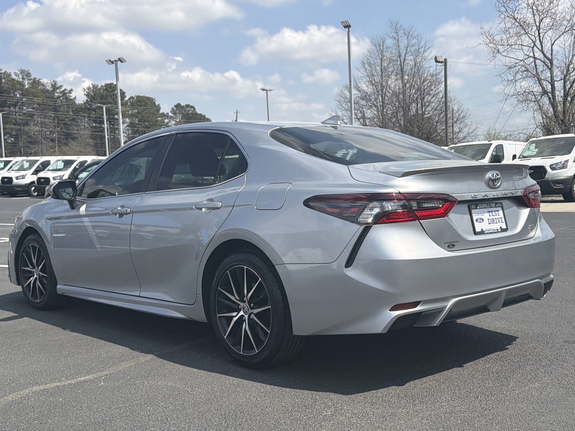 Used 2024 Toyota Camry SE w/ Convenience Package FWD image 3